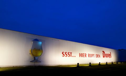 SSST... HIER RIJPT DEN DUVEL