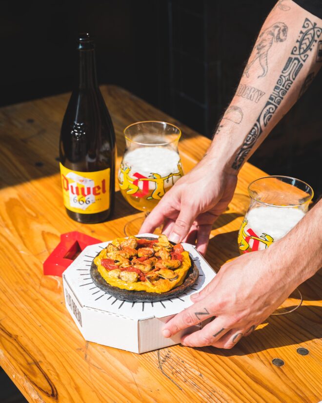 Un nouveau flat bread inédit qui célèbre la belgitude chère à la Brasserie Duvel !