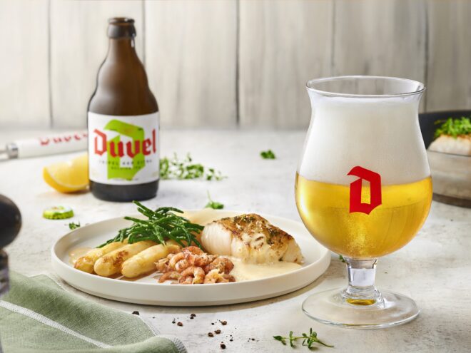 Poisson et asperges à la sauce au beurre et à la Duvel Tripel Hop Citra